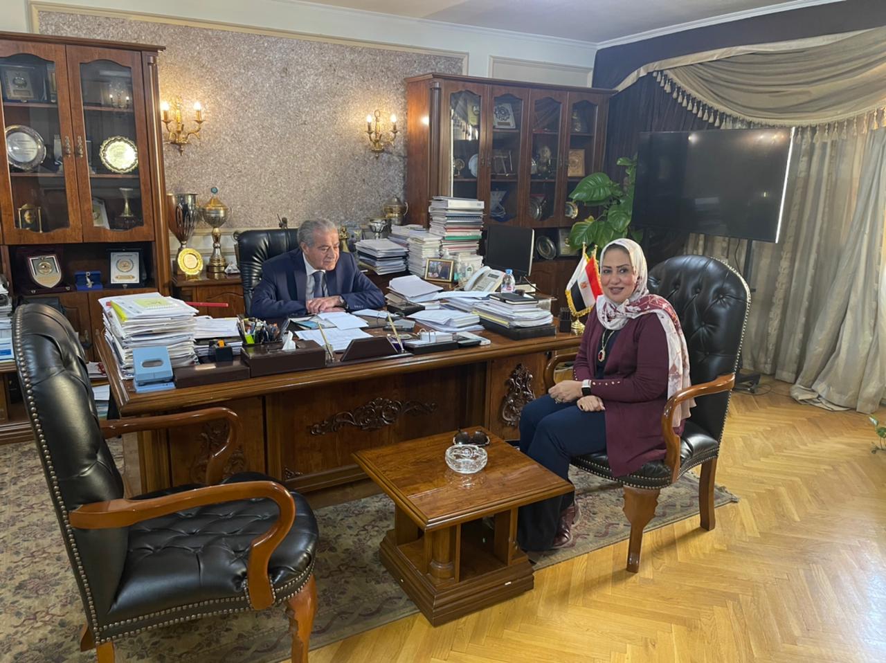 سحر صدقي تحصل موافقة وزير التموين بتوفير السلع الغذائية بمنافذ التوزيع بقنا